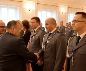 Białystok. Od 30 lat są związani z policją. Zobacz kto został wyróżniony