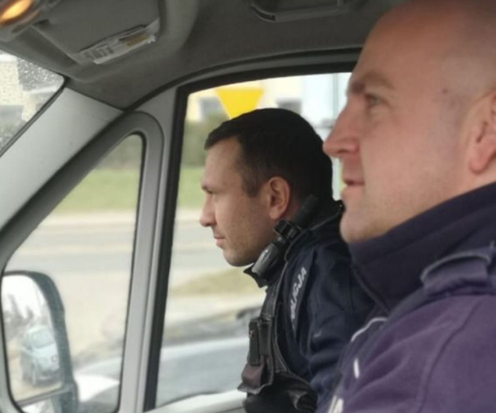 Policjanci uratowali życie młodemu mężczyźnie