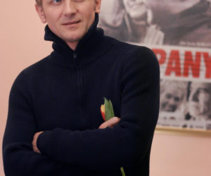 Tak na początku kariery wyglądał Andrzej Chyra. Dziś trudno go rozpoznać na starych zdjęciach