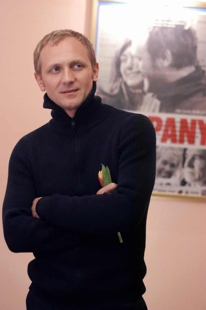 Tak na początku kariery wyglądał Andrzej Chyra. Dziś trudno go rozpoznać na starych zdjęciach