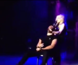 Madonna: Drake dostał od niej soczysty pocałunek na scenie! 'Co to k*rwa było?!'' - pyta Drake po zajściu! VIDEO