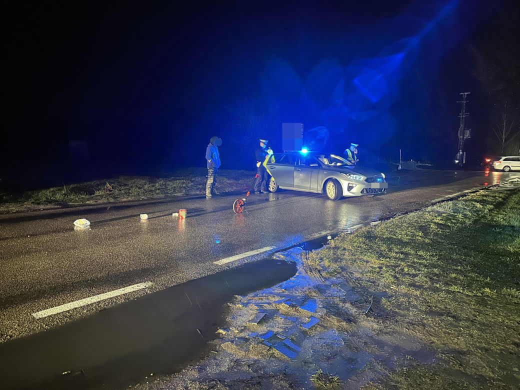 Rżyska. 54-latek leżał na drodze. Przejechało po nim dostawcze auto