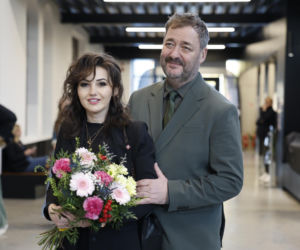 Jacek Rozenek z 20 lat młodszą żoną na premierze książki Orłosia