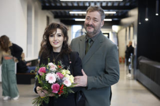 Jacek Rozenek bryluje na imprezie z młodą żoną u boku. Jest coraz bardziej zakochany?