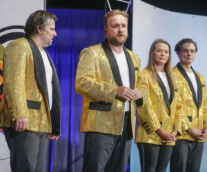Bartosz Opania, Bartek Kasprzykowski, Tamara Arciuch, Adam Fidusiewicz w spektaklu Telewizja kłamie