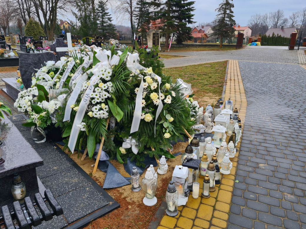 Grób Natalii usłany kwiatami [GALERIA]