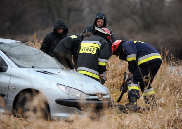 Kraków. Z Wisły wyłowiono samochód z ciałem mężczyzny