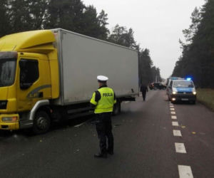 Policjanci wyjaśniają okoliczności wypadku, do którego doszło na DK 8 przed wjazdem do Suwałk od strony Augustowa.