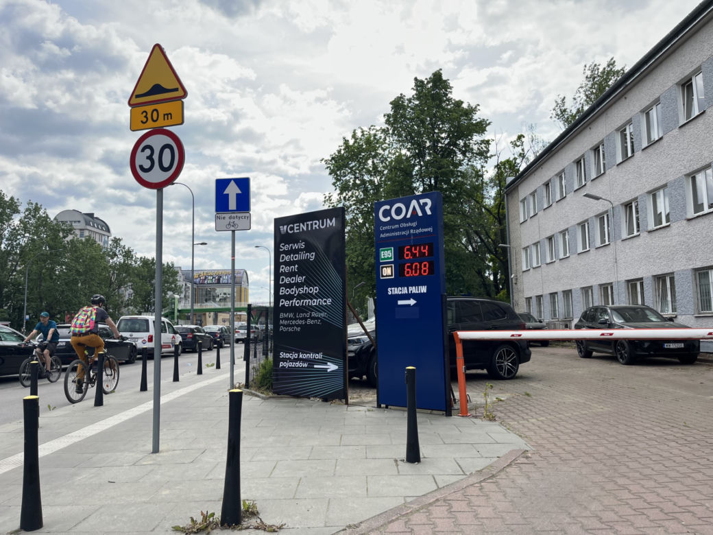 Rządowa stacja przy Powsińskiej w Warszawie 
