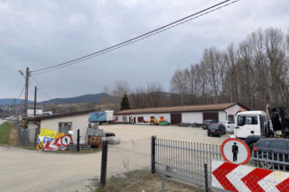 Spór o działkę w Łostówce