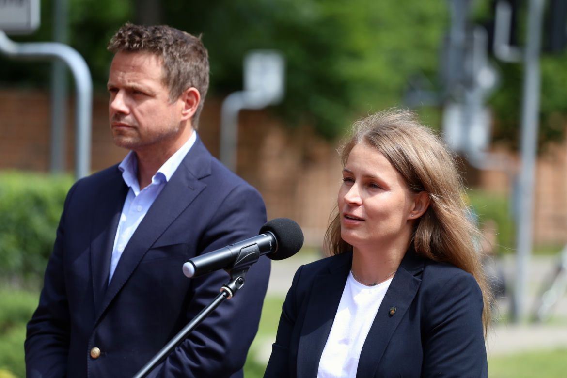 Nowa komendant straży miejskiej wywalczyła podwyżki! Trzaskowski sypnął groszem