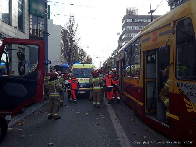 Łódź. Zderzenie dwóch tramwajów w czwartek, 13 listopada. 12 osób poszkodowanych [ZDJĘCIA].