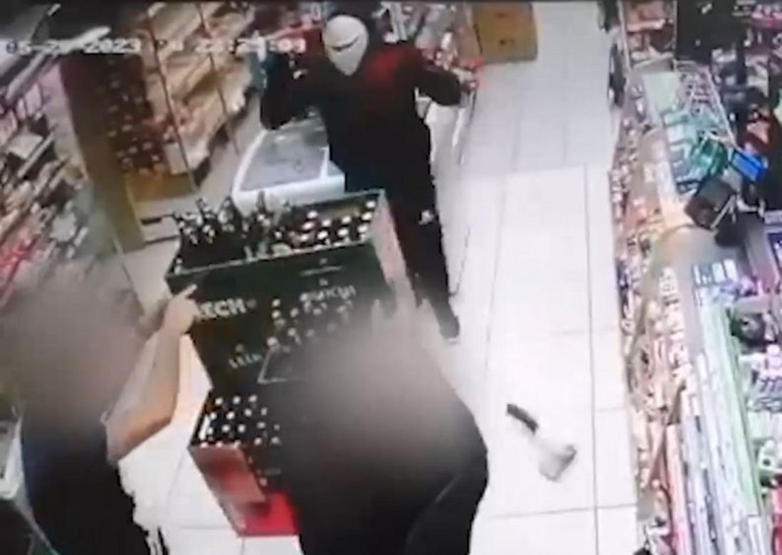 Dwa razy z siekierą napadał na sklep podczas trzeciego skoku wpadł