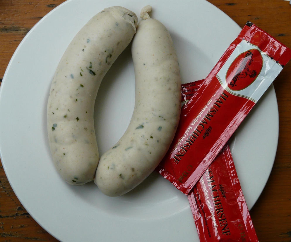 Z łóżka - prosto do aresztu. W klapkach właściela domu i z jego kiełbasą w brzuchu...