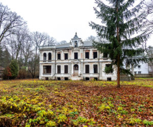 Opuszczona willa w Konstancinie