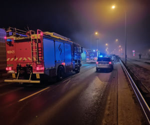 Wypadek na małej obwodnicy Iławy. Duże zniszczenia, kierowca bez prawa jazdy