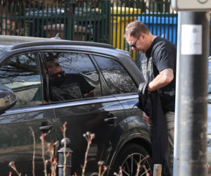 Tomasz Karolak parkuje jak król na włościach