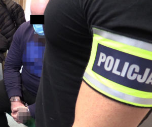 Miał broń i narkotyki. Był poszukiwany listem gończym