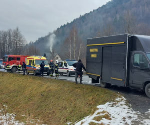 Frycowa. Karetka zderzyła się z innymi samochodami. W środku były pacjentki