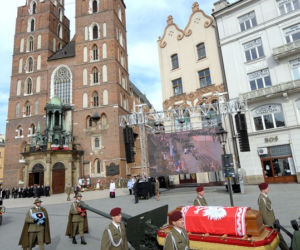 Lech i Maria Kaczyńscy pochowani na Wawelu