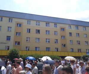 Białystok. Boże Ciało 2019. Wspólna procesja dwóch parafii: św. Jadwigi i NMP z Guadalupe