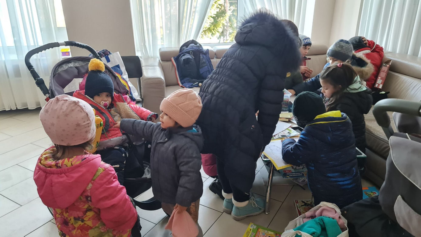 Uchodźcy z Ukrainy w ośrodku w Waplewie