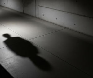 Skandal w Przasnyszu. Co kryje się za brutalnym atakiem na bezdomnego?