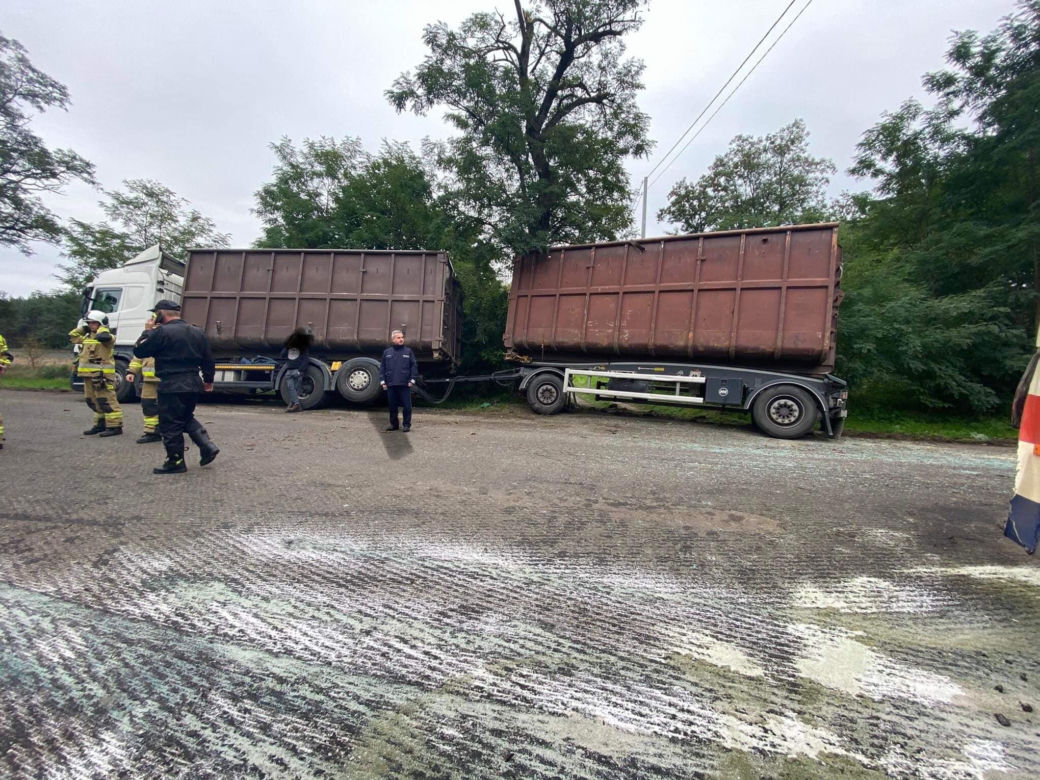 Siedliska. Ciężarówka wjechała w autobus szkolny. 5 dzieci w szpitalu