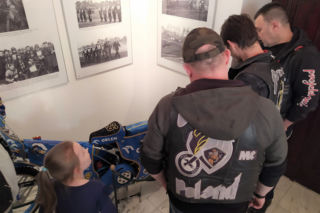 „Historia żużla. Czarny sport w Siedlcach” – nowa wystawa w Muzeum Regionalnym [FOTO, AUDIO]