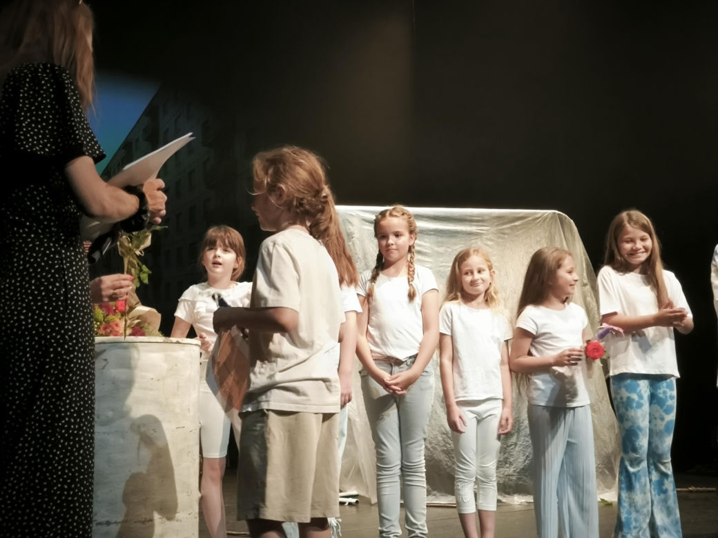 Spektakl na zakończenie warsztatów teatralnych w Teatrze Miejskim w Lesznie 