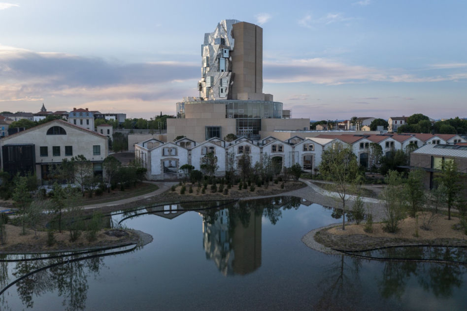 Luma Tower w Arles: nowa realizacja Franka Gehry'ego