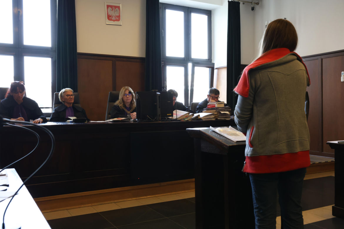 „Czekałem, aż umrze”. Cztery ciała przy Grzybowskiej w Warszawie. Świadkowie znikają przed rozprawą