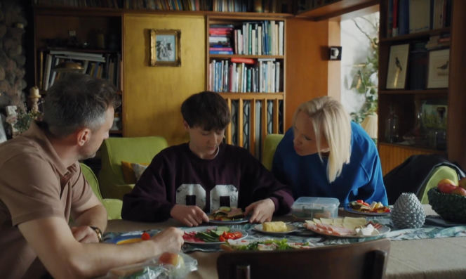 M jak miłość odc. 1920. Dorota (Iwona Rejzner), Bartek (Arkadiusz Smoleński), Franek (Jarosław Śmigielski)