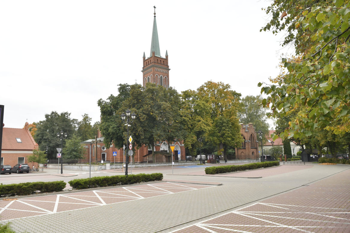 Rodzice puszczają dzieci na ulicę, bo… proboszcz wprowadził abonament za parking. "Gdzie teraz mamy parkować?"