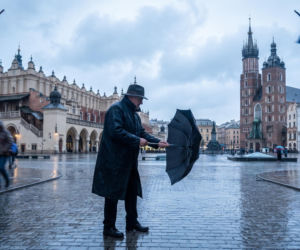 Chłodne polarnomorskie powietrze nad Polską. Deszcz i porywisty wiatr zmienią aurę