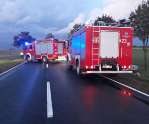 Koszmarny wypadek na DK 10! Auto przewożące lodówki wylądowało w rowie! [ZDJĘCIA] 