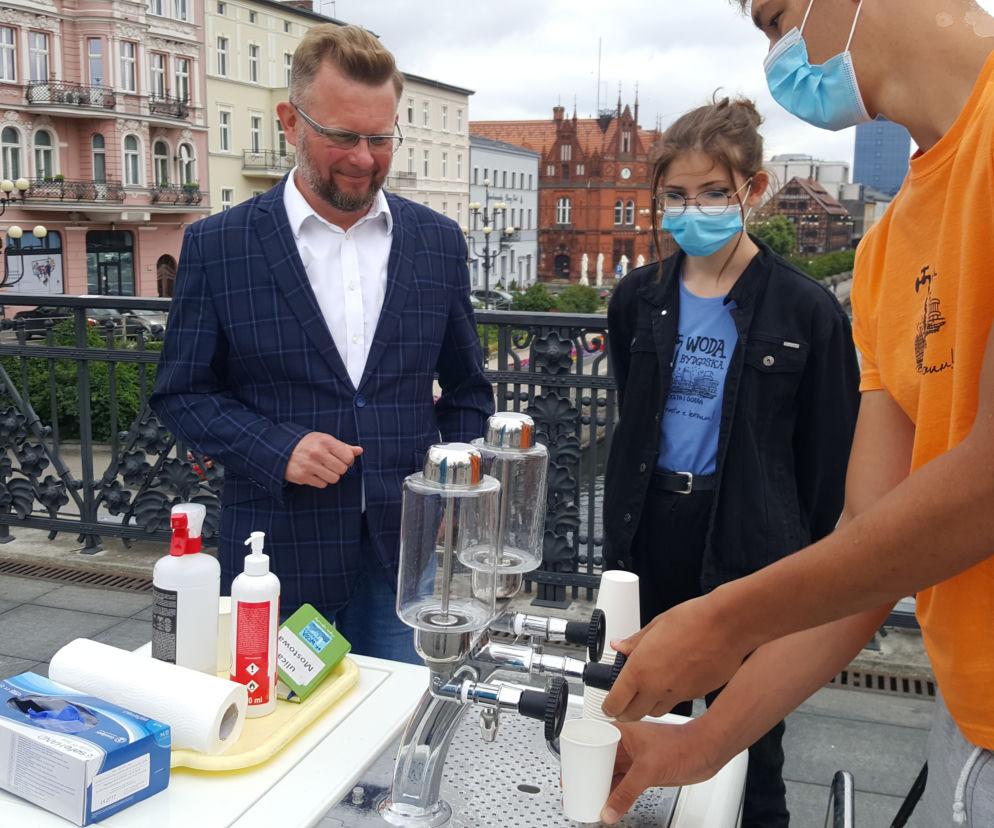 W centrum Bydgoszczy rozdają darmową wodę