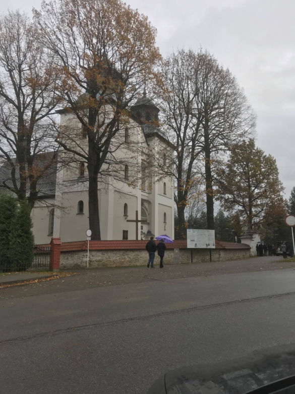 Ciężarna Gosia i 3-letnia Laura zginęły w wypadku. Trwa pogrzeb