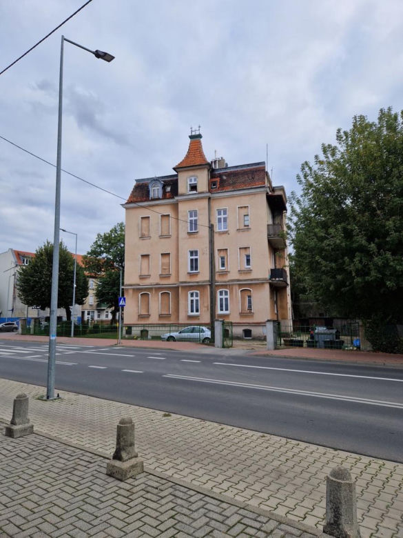 Kilka "baniek" dofinansowania na kilka kamienic w Lesznie. Przejdą kapitalny remont
