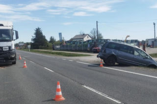 Wypadek z udziałem osobówki i ciężarówki w Zbuczynie