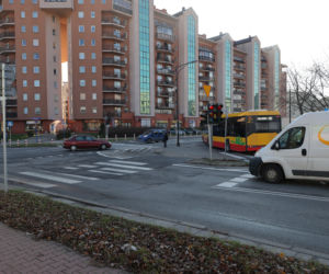 Skrzyżowanie grozy na Bielanach. Codziennie dochodzi tu do niebezpiecznych sytuacji