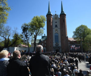 RELACJA NA ŻYWO - POGRZEB ABP. GOCŁOWSKIEGO.