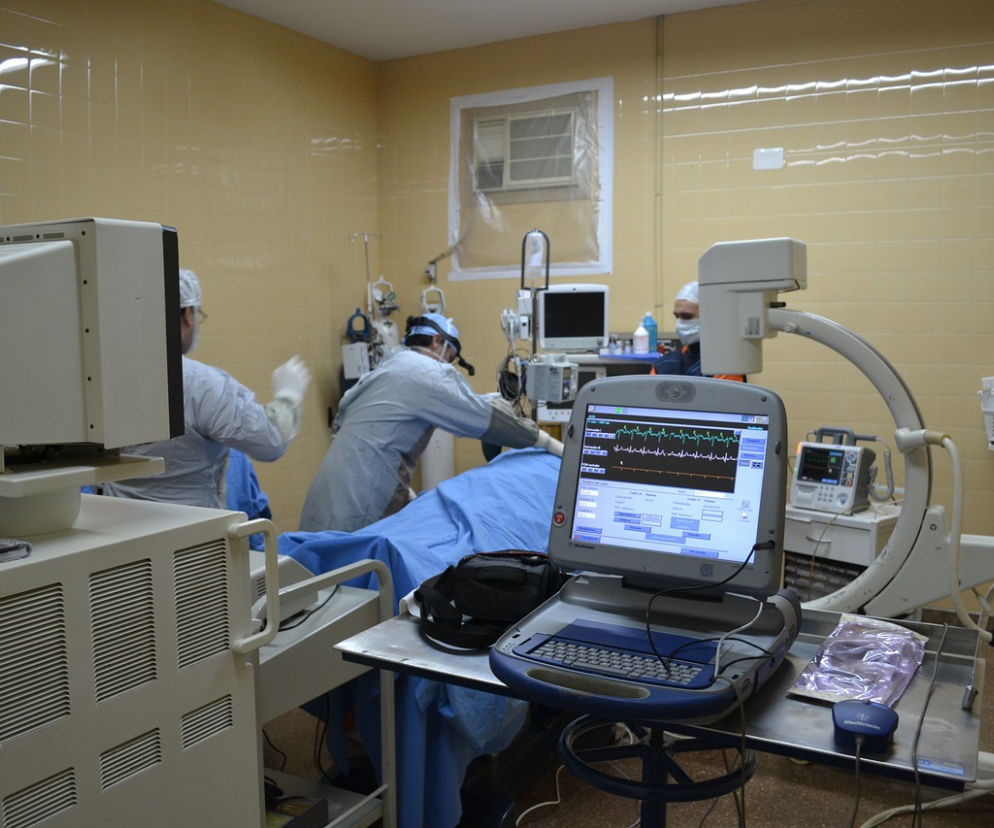Lekarze informują, że Uniwersytecki Szpital Kliniczny we Wrocławiu rocznie udziela ponad 237 tys. świadczeń (zdjęcie poglądowe)
