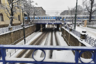 Atak zimy w Krakowie. Miasto sparaliżowane, IMGW ostrzega
