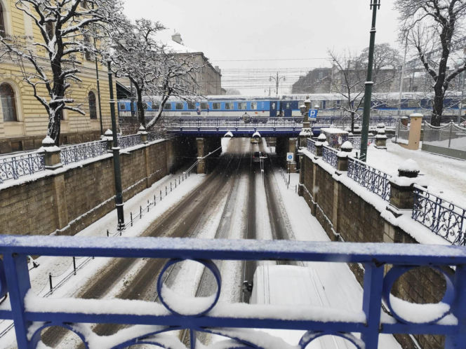 Atak zimy w Krakowie. Miasto sparaliżowane, IMGW ostrzega