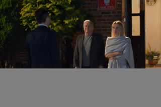 Pierwsza miłość. Emilka (Anna Ilczuk), Bartek (Rafał Kwietniewski), proboszcz (Włodzimierz Matuszak)