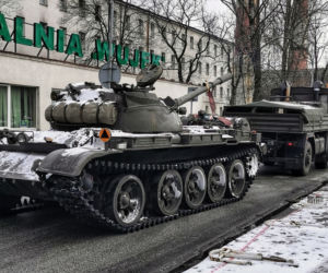Katowice: Do kopalni Wujek wjechał czołg. To nowy eksponat muzealny [ZDJĘCIA]