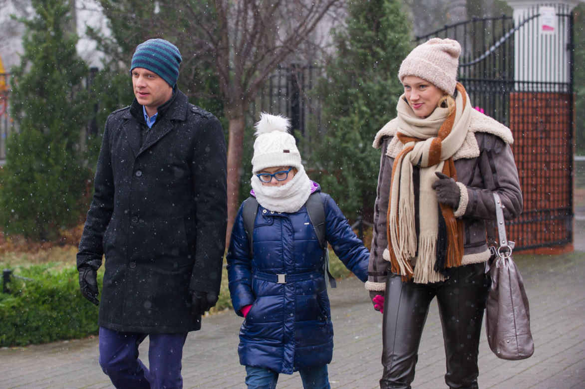 Na Wspólnej odcinek 2643, Sylwia (Alicja Stasiewicz), Ula (Ania Niedźwiecka), Kamil (Kazimierz Mróz)