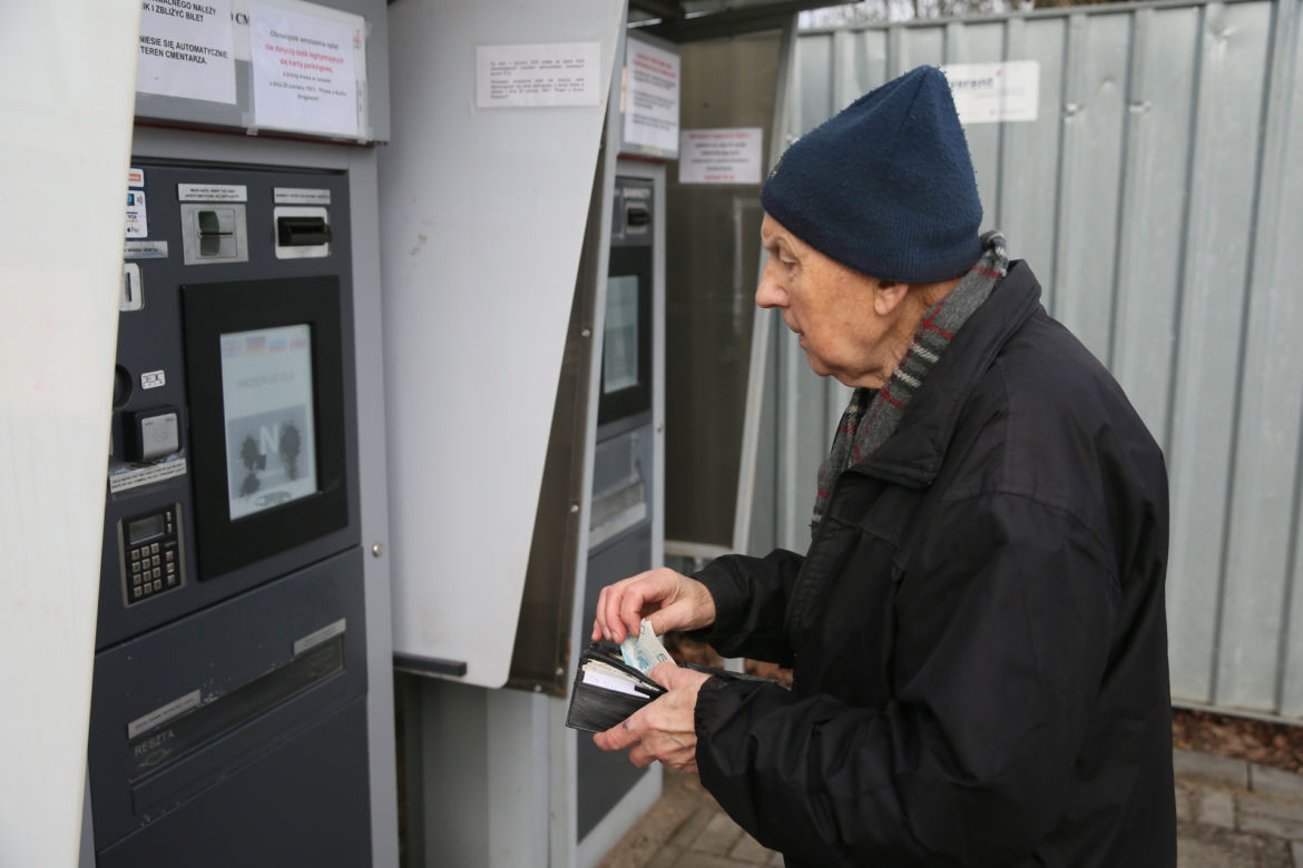  Moja Basia coraz drożej mnie kosztuje. Pan Ryszard jest zszokowany podwyżkami na cmentarzu