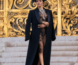 Klejnoty z Luwru znalezione na półnagiej piękności?! Jest jeden problem